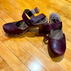 Dansko “Dotty” clogs, size 40, euc
